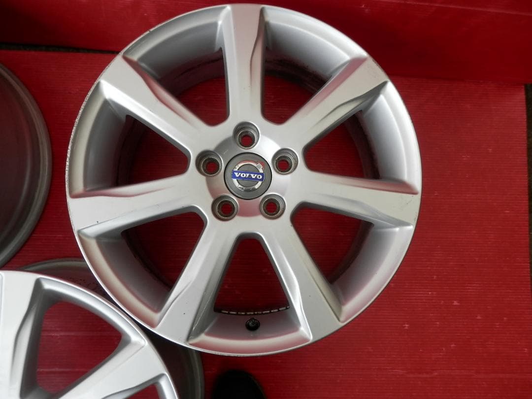 スタッドレスにVOLVO純正ボルボV40 7J×17+50 108/5 4本