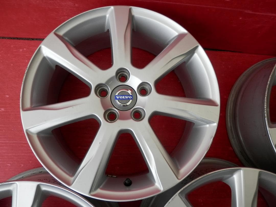 スタッドレスにVOLVO純正ボルボV40 7J×17+50 108/5 4本