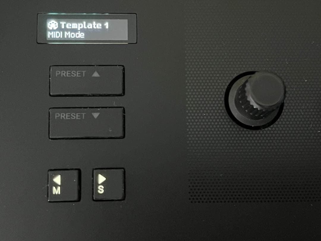 KOMPLETE KONTROL M32 MIDIキーボード (音源付き)