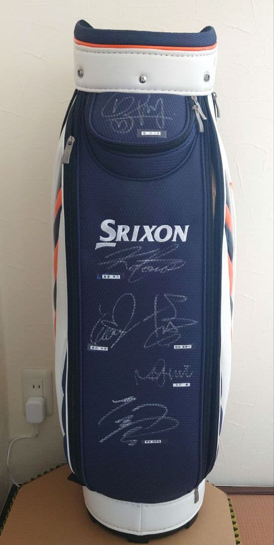 女子プロ6人サイン入り　ゴルフバック　 SRIXON