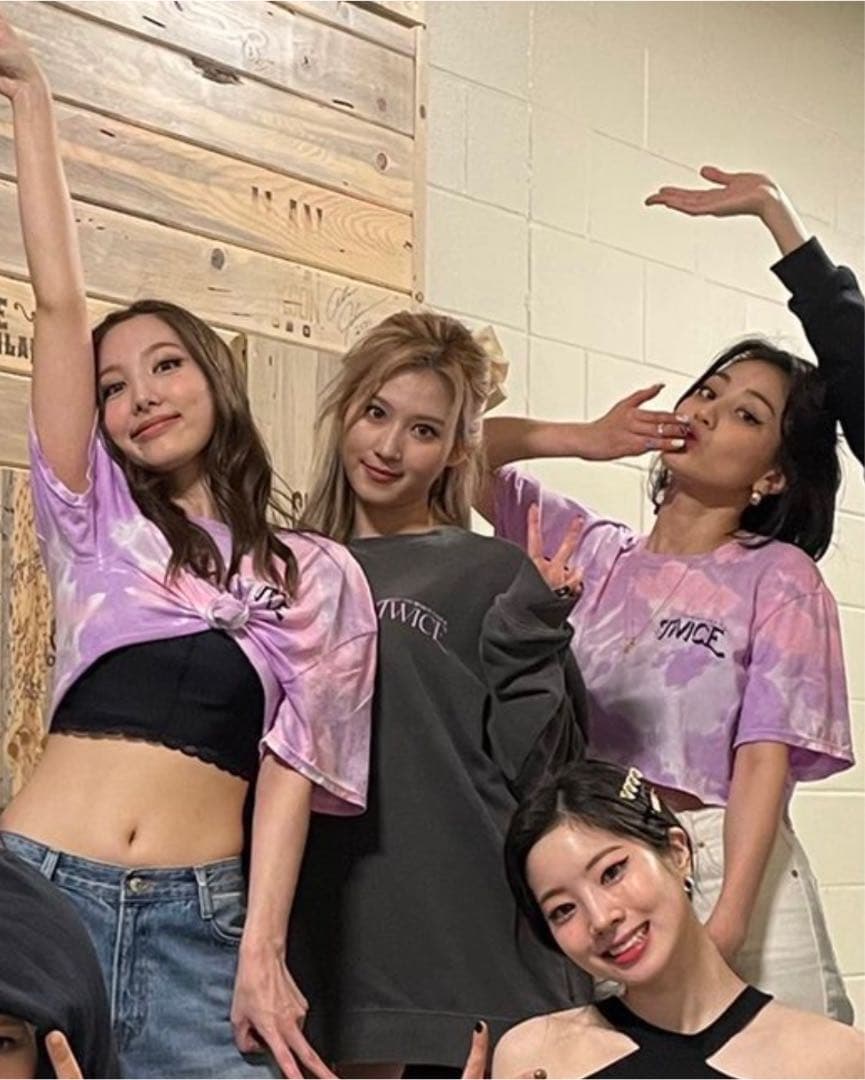 TWICE WORLD TOUR アメリカ 限定グッズ【Tシャツ05】L