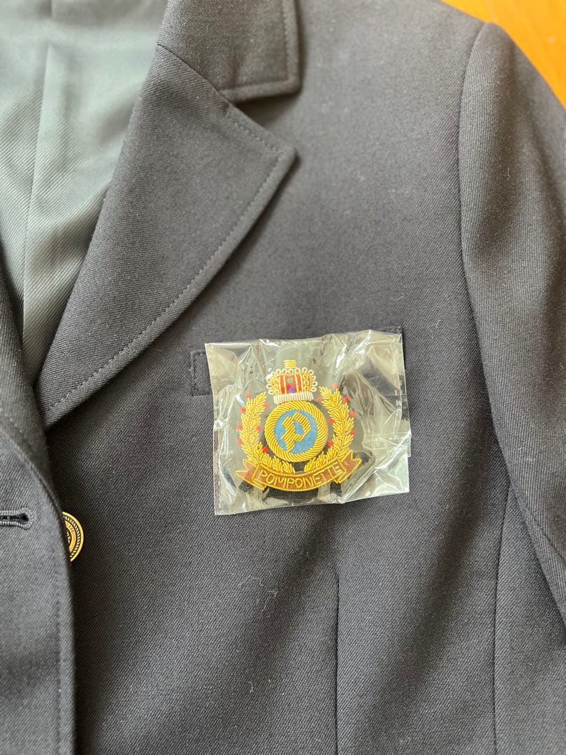 pom ponette ブレザーとチェックスカート