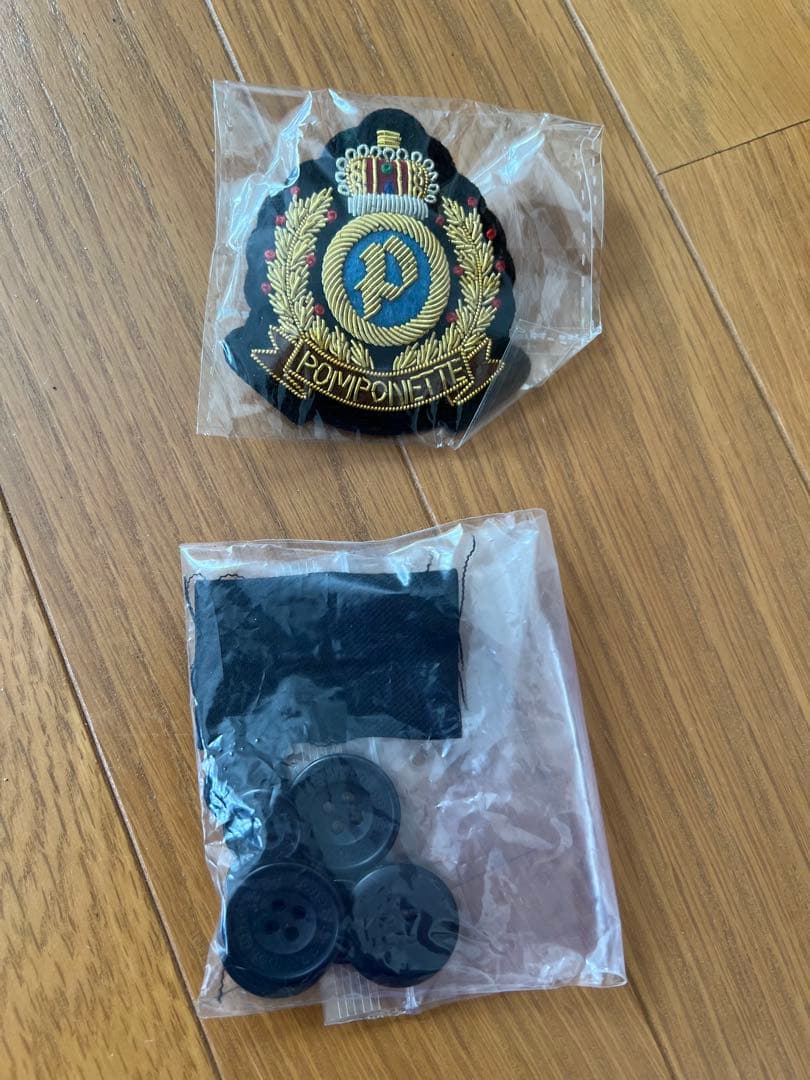 pom ponette ブレザーとチェックスカート