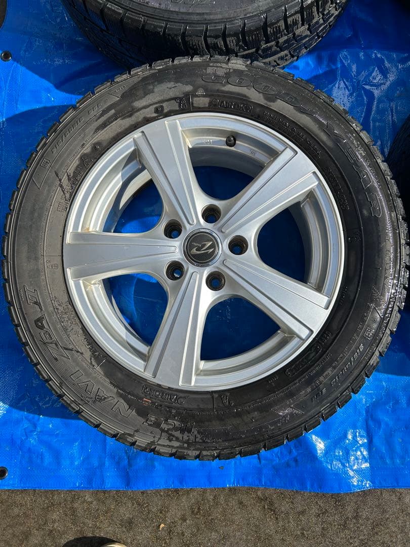 スタッドレスタイヤ、ホイールセット　16インチ　クラウン、ミニバン等に