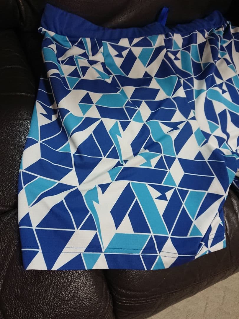 人気抜群。幾何学模様のスポーツパンツ