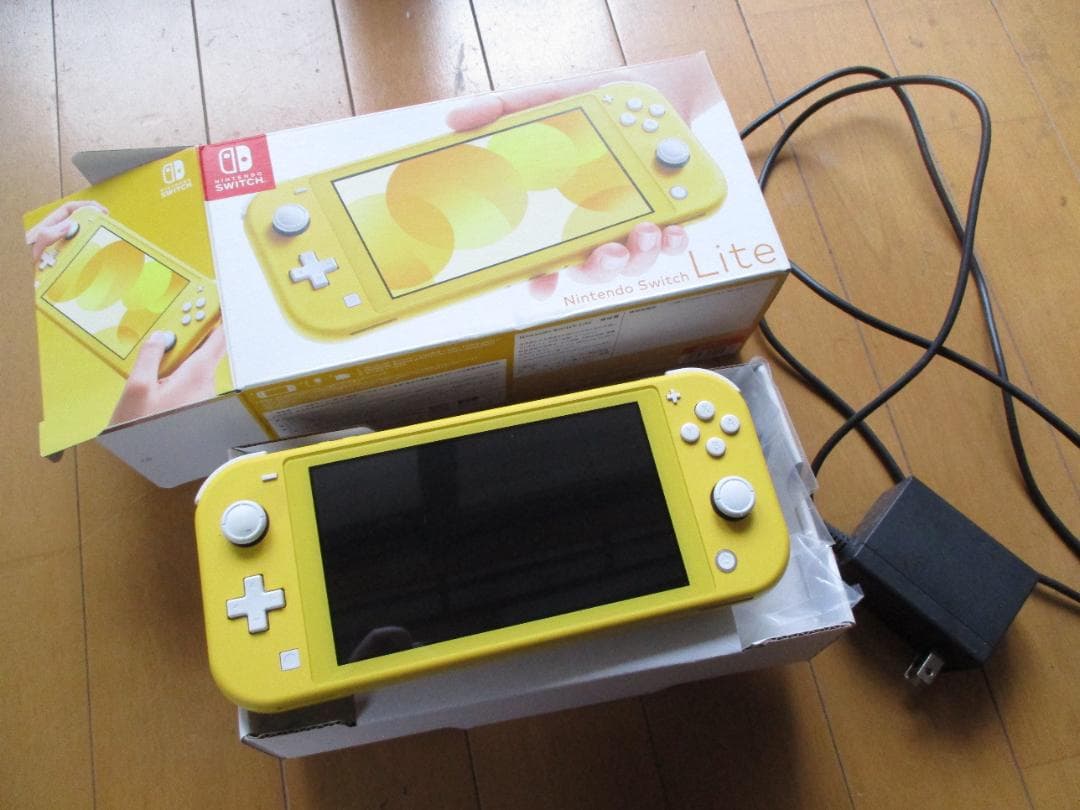 Nintendo Switch Lite イエロー 本体　スプラ３、ドラモン３付