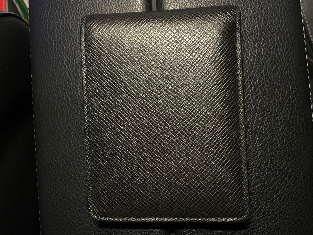 ルイヴィトン タイガ シルバーロゴ金具 ミュルティプル 黒