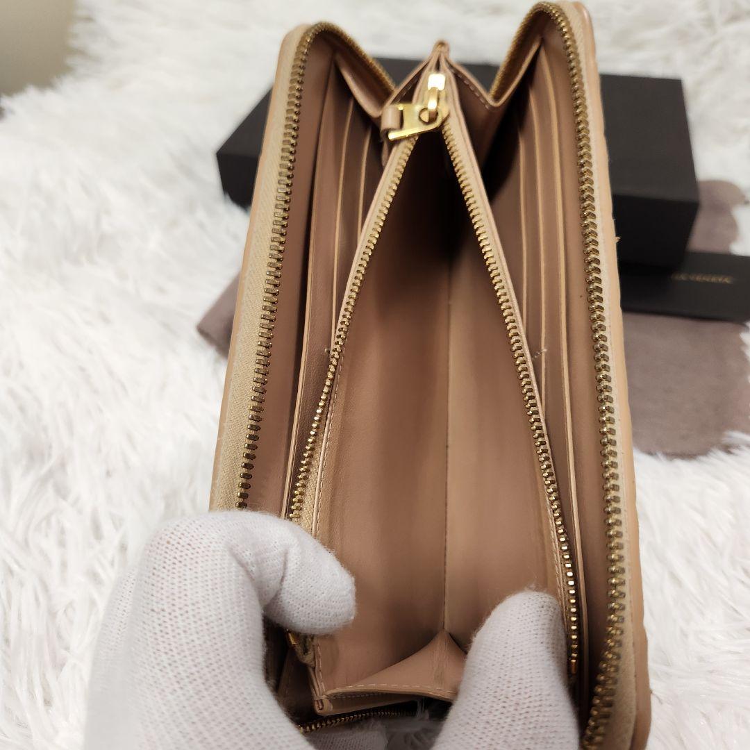 現代モデル ボッテガヴェネタ マキシイントレチャート ジップアラウンド　長財布