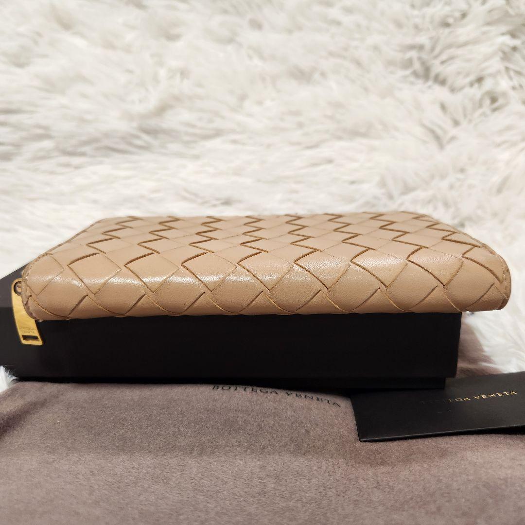 現代モデル ボッテガヴェネタ マキシイントレチャート ジップアラウンド　長財布