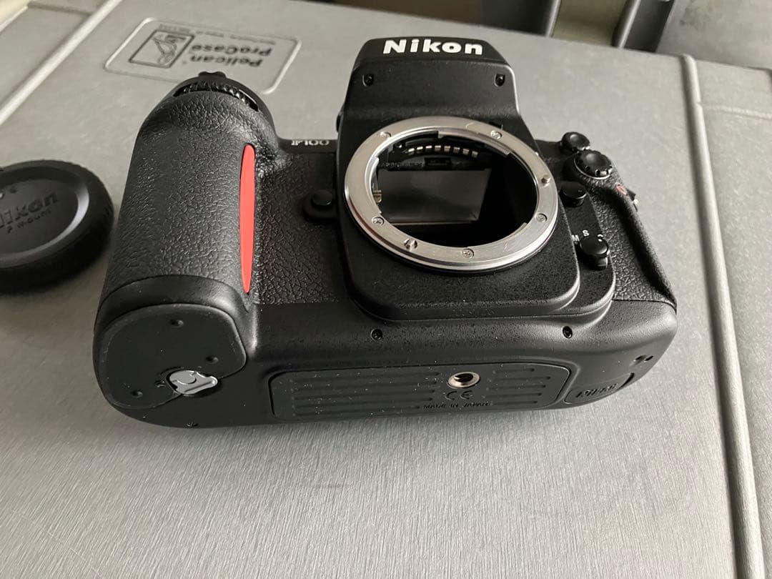 ニコンF100 AFフィルムカメラ実用品(難あり)