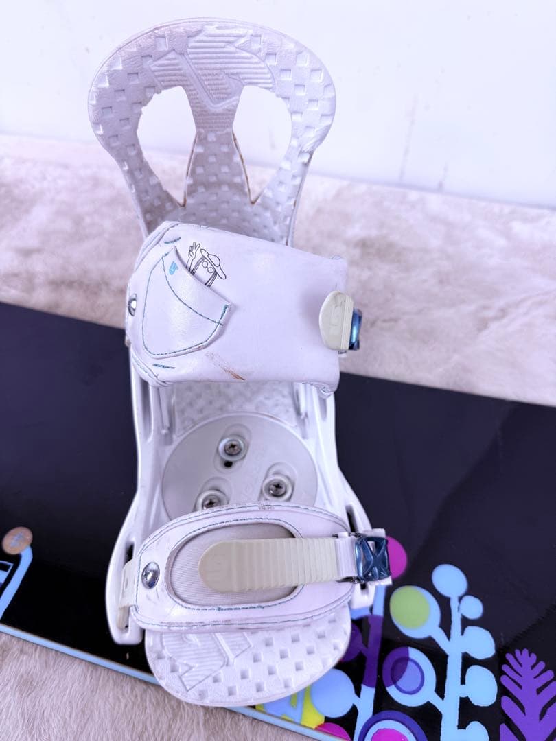 すぐに滑走可能♪ Burtonで揃えた 綺麗なレディース向けセット♪