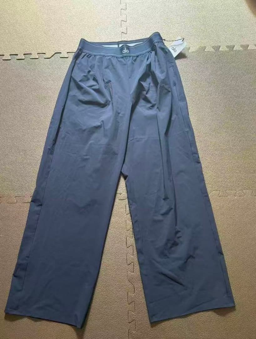 新品未使用 alo Yoga ヨガパンツ Mサイズ ブラック
