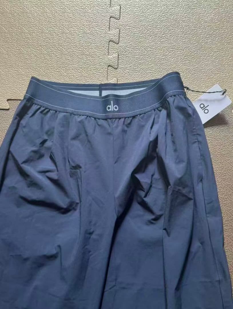 新品未使用 alo Yoga ヨガパンツ Mサイズ ブラック
