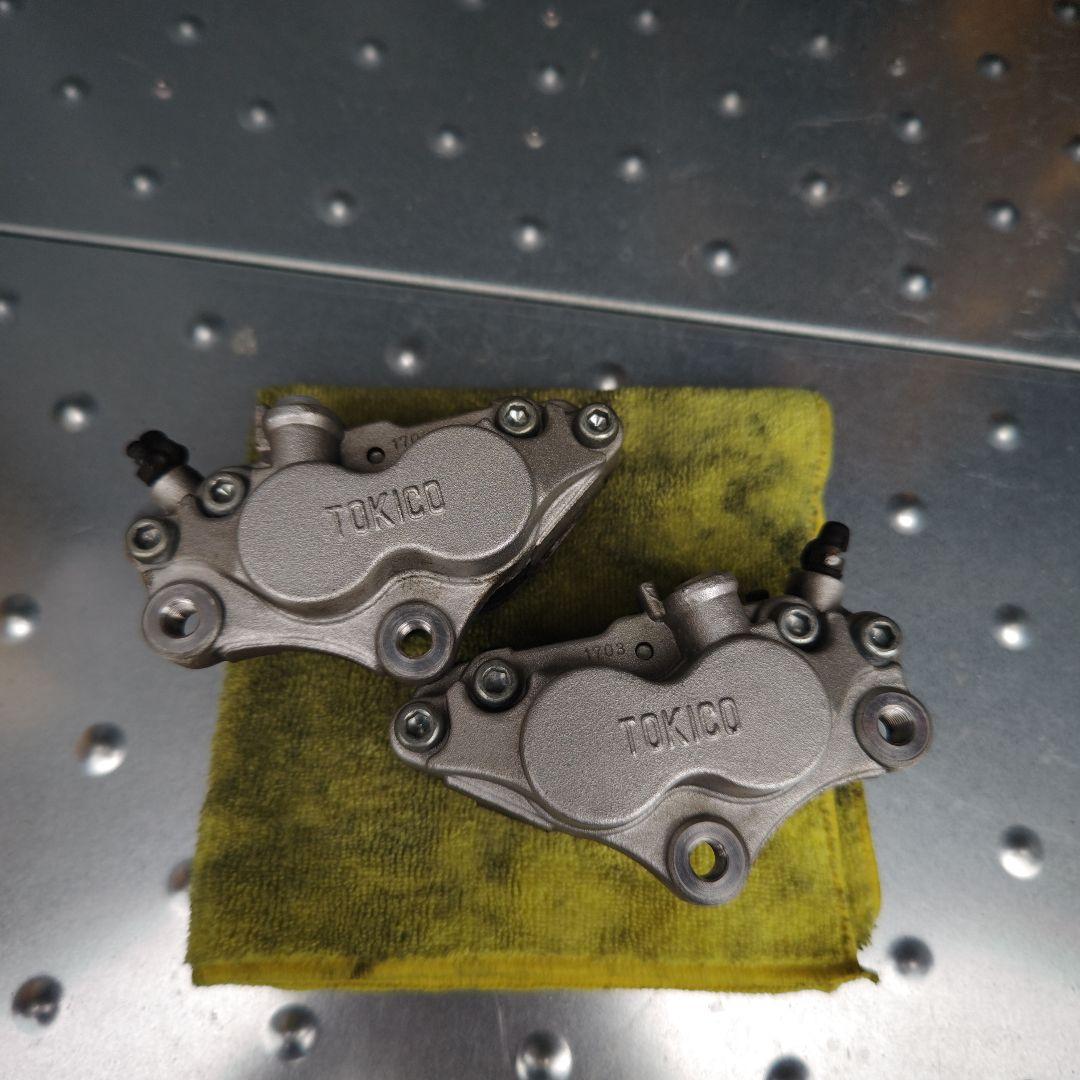 ゼファー1100純正 TOKICO ブレーキキャリパー