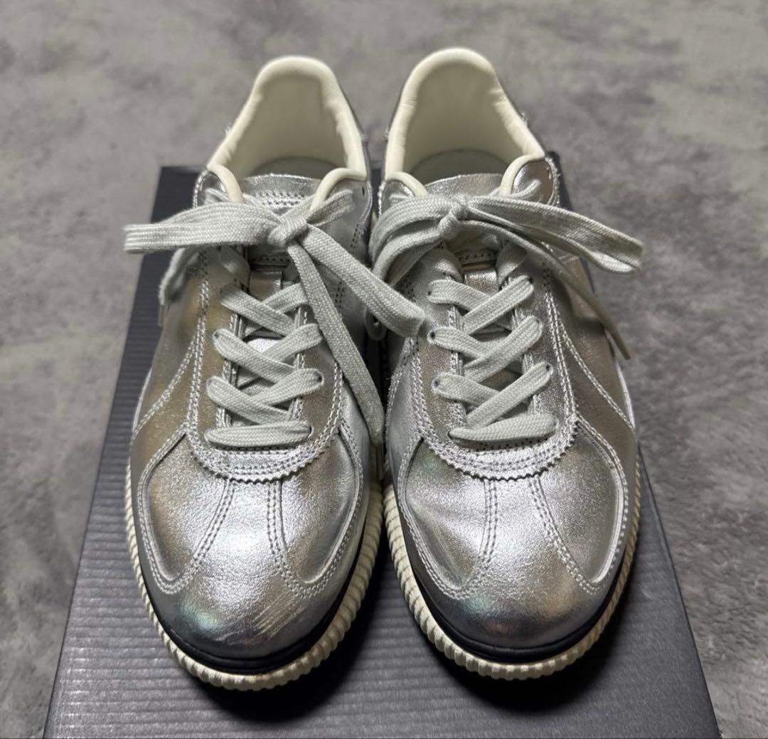 Onitsuka Tiger DELECITYシルバー スニーカー　24センチ