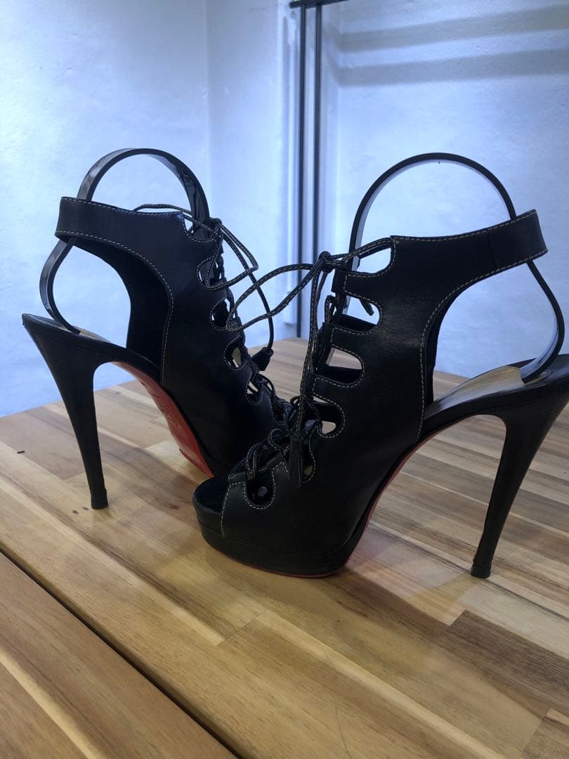 Christian Louboutin ルブタン　レースアップサンダル