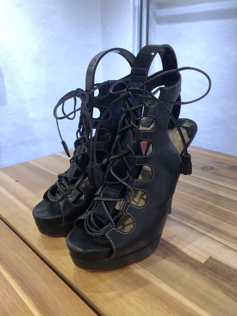 Christian Louboutin ルブタン　レースアップサンダル