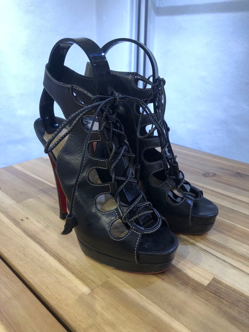 Christian Louboutin ルブタン　レースアップサンダル