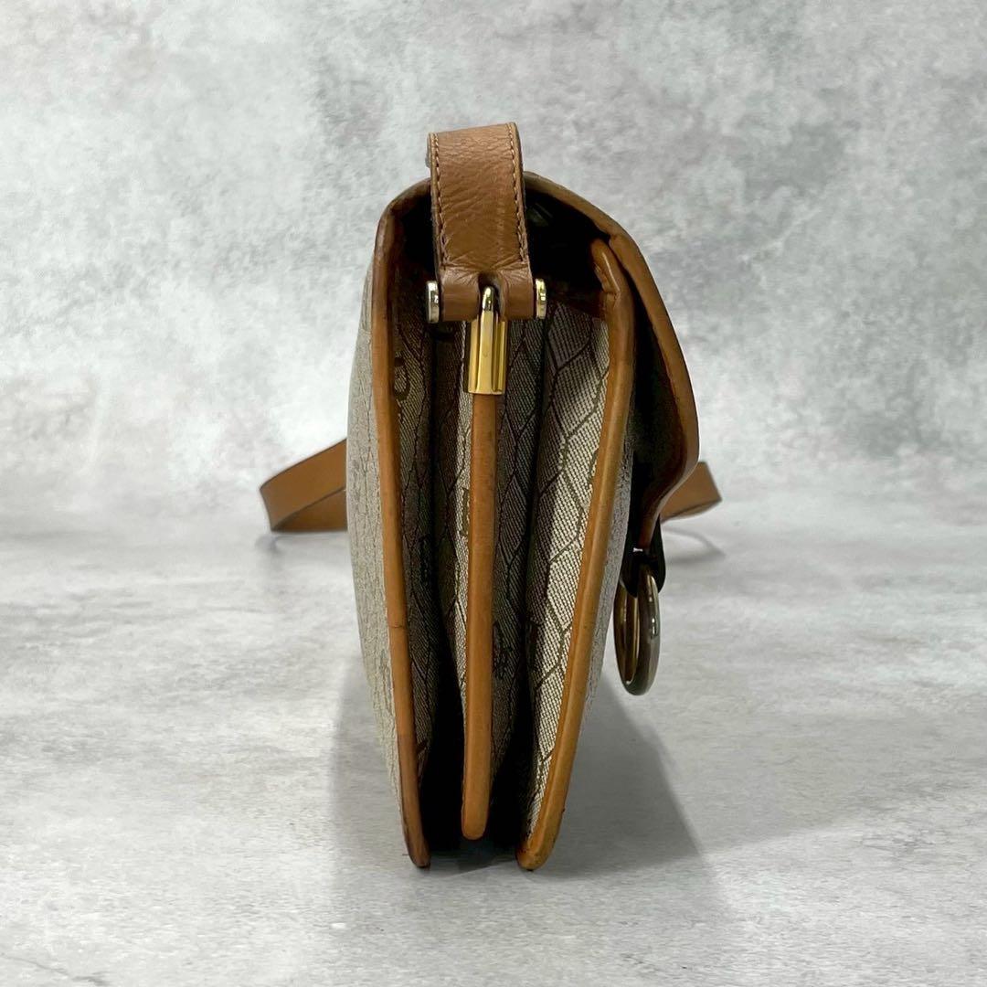 【美品】ディオール　ショルダーバッグ　ハニカム　レザー　PVC ロゴ金具