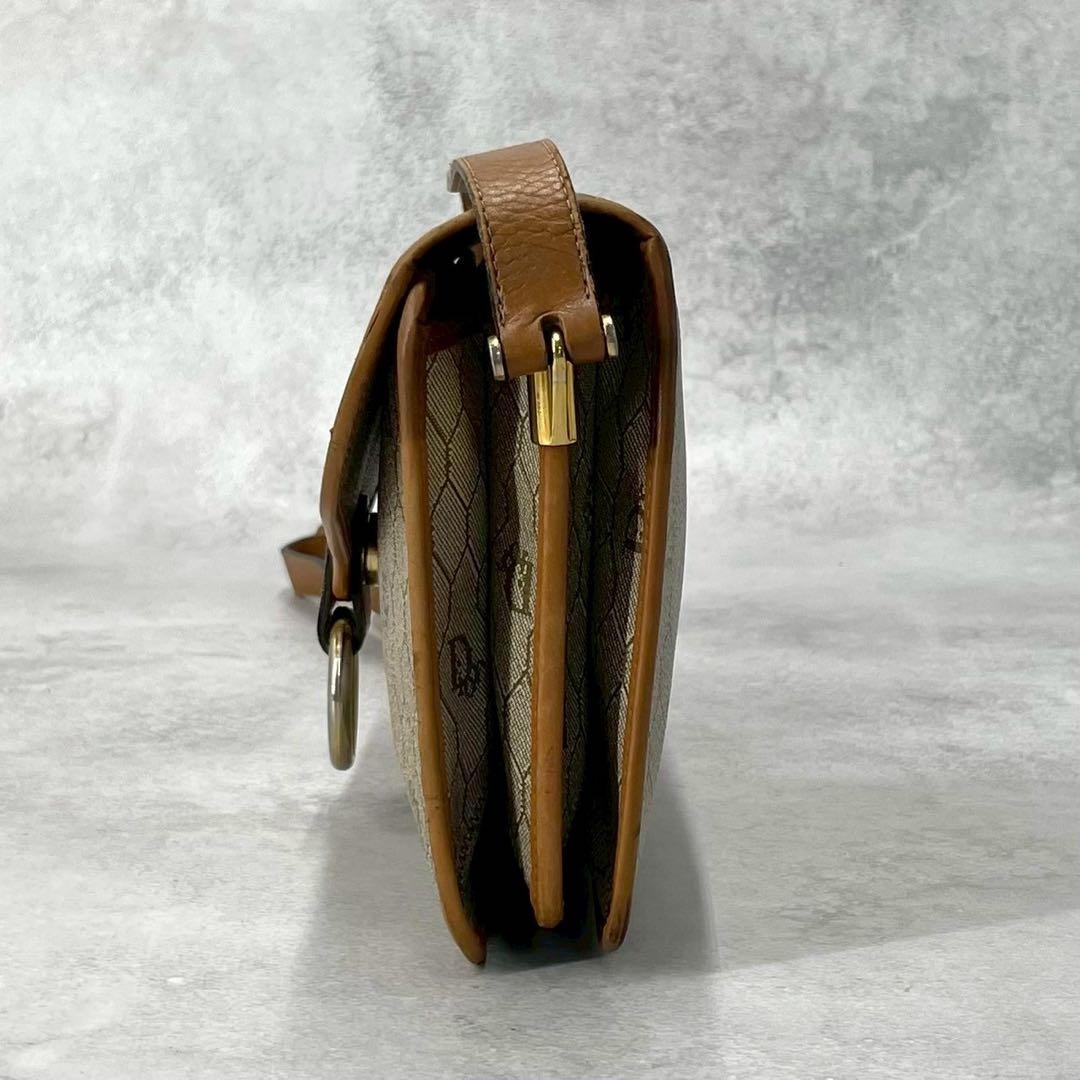 【美品】ディオール　ショルダーバッグ　ハニカム　レザー　PVC ロゴ金具