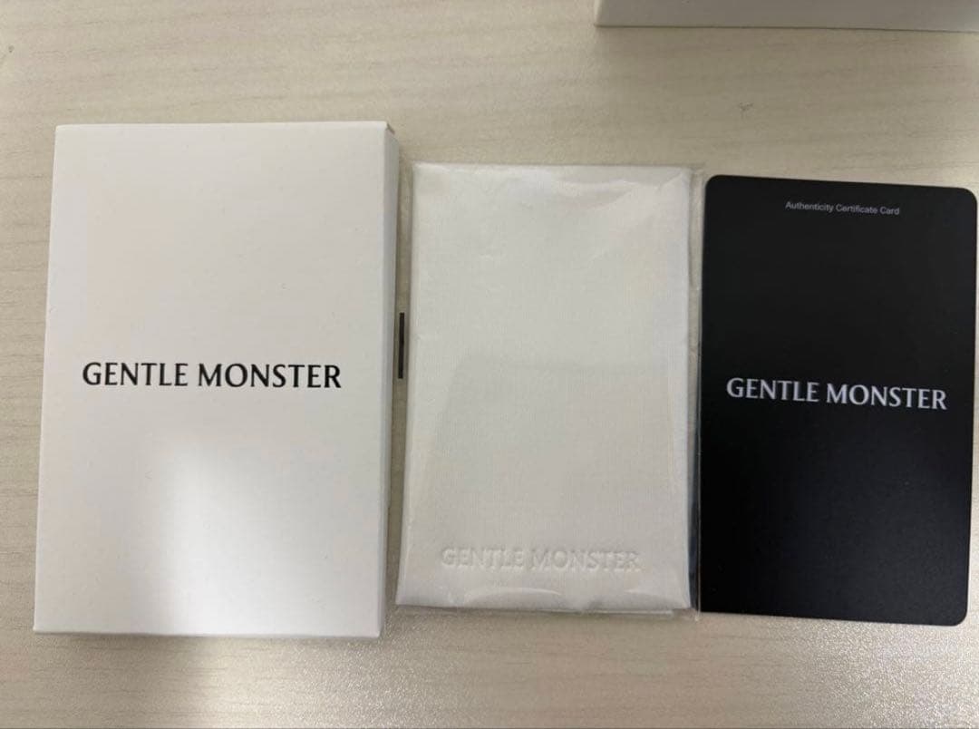 GENTLE MONSTER Tote 01 ブラックサングラス