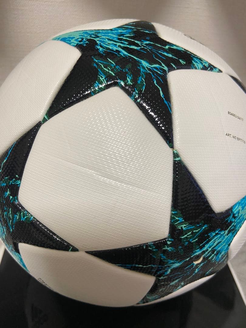 UEFA チャンピオンズリーグ　17-18 公式球　5号球