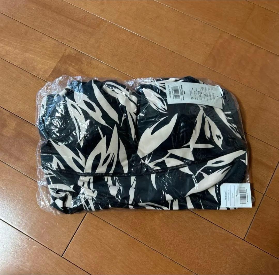 【新品未使用】LAVAヨガウェアSUKALA Vネックブラトップ ラバ　リーフ柄