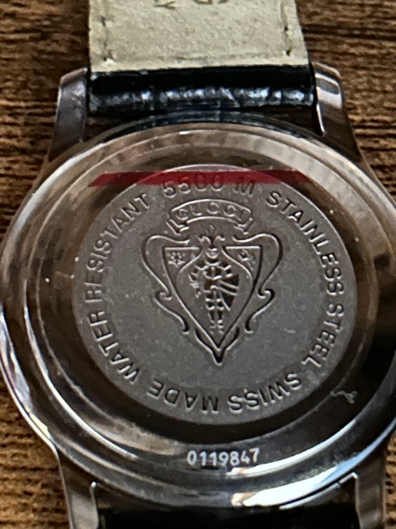 GUCCI 5500Mブラックダイヤル レザーベルト クォーツ時計