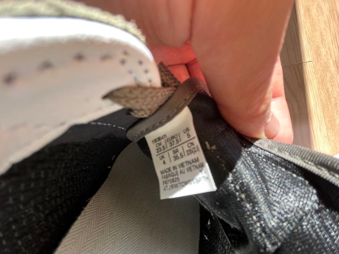 Onitsuka Tiger オリーブ スニーカー