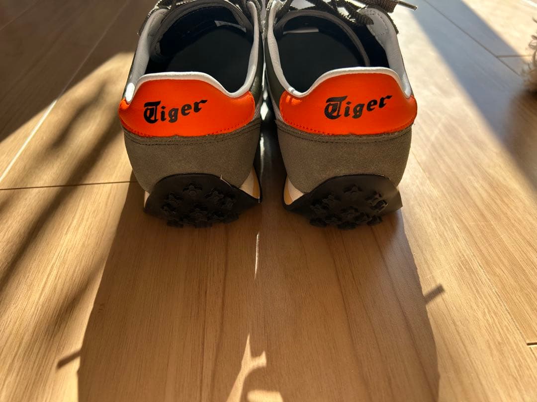 Onitsuka Tiger オリーブ スニーカー