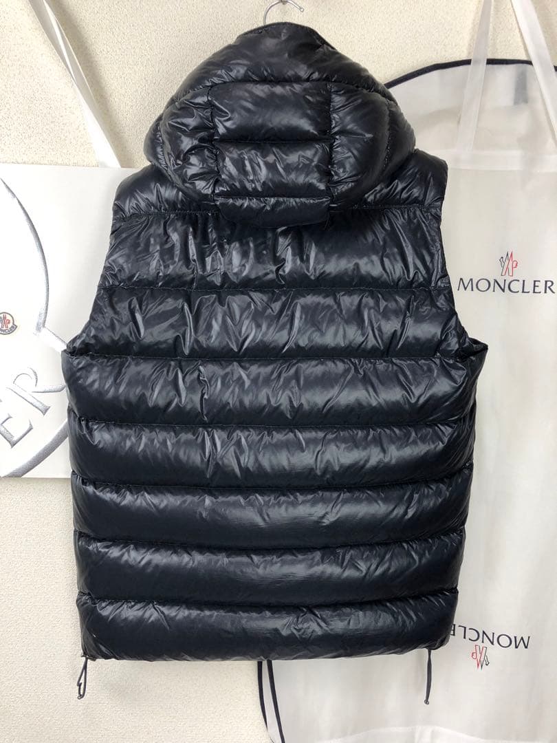 MONCLER フード付　ブラック　メンズ　ダウンベスト　XL 3 モンクレール