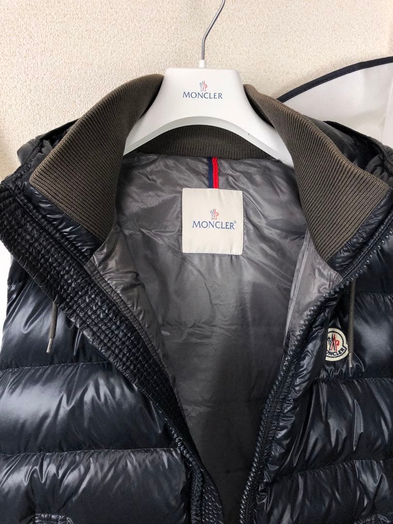 MONCLER フード付　ブラック　メンズ　ダウンベスト　XL 3 モンクレール