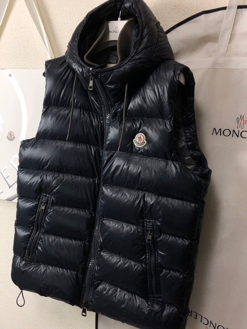 MONCLER フード付　ブラック　メンズ　ダウンベスト　XL 3 モンクレール