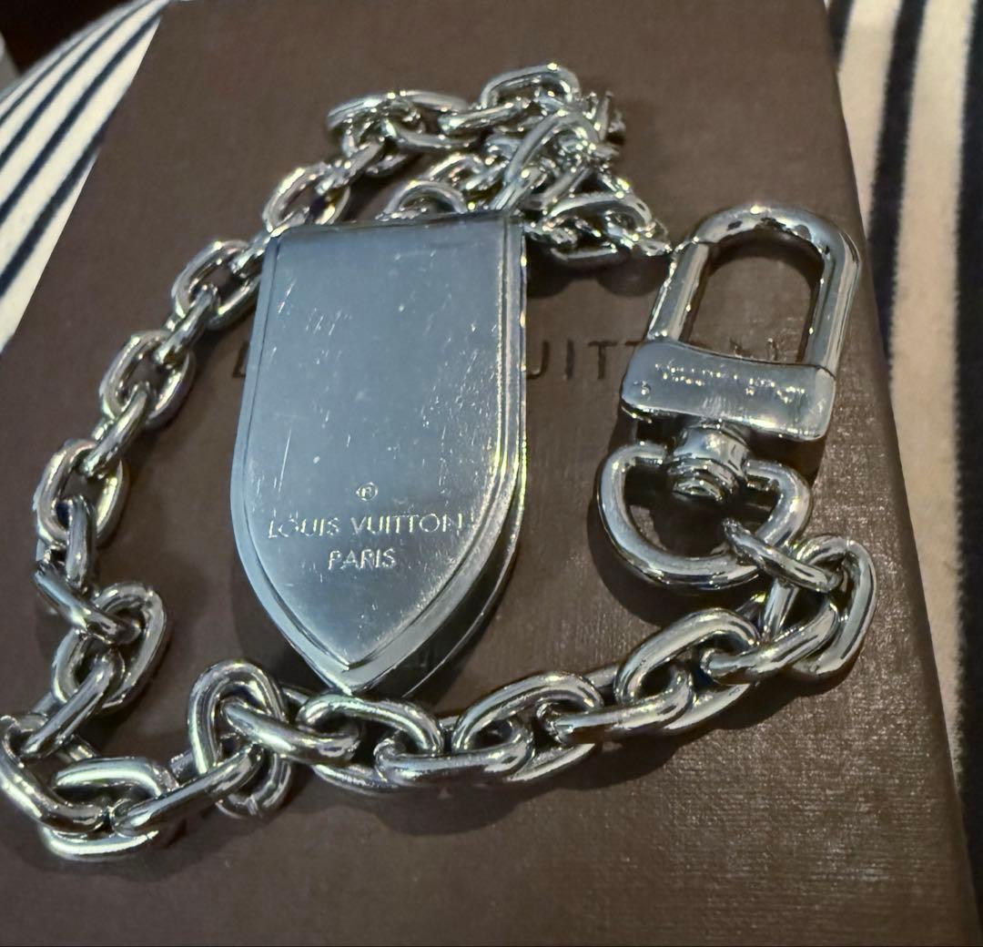 LOUIS VUITTON チェーン付きマネークリップ