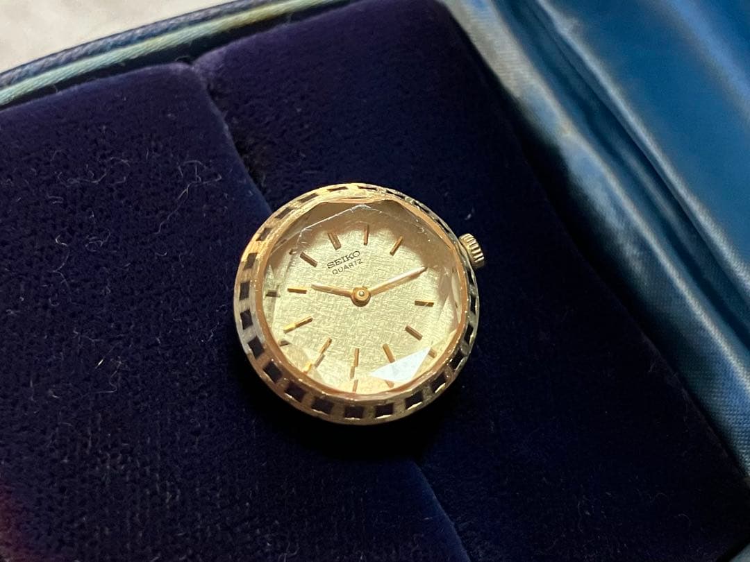 綺麗な稼働品❗️SEIKO QUARTZ/セイコーカットガラスリングウォッチ