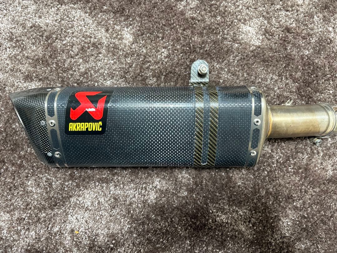 AKRAPOVIC カーボンファイバー マフラー