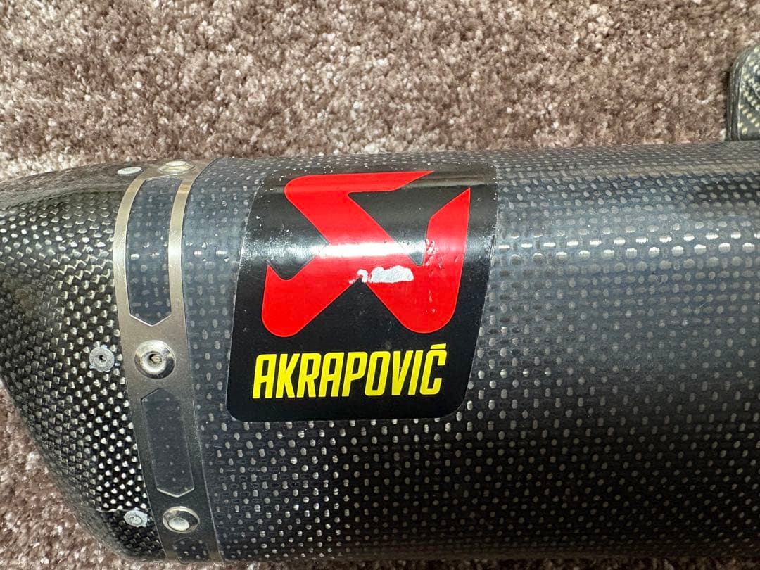 AKRAPOVIC カーボンファイバー マフラー