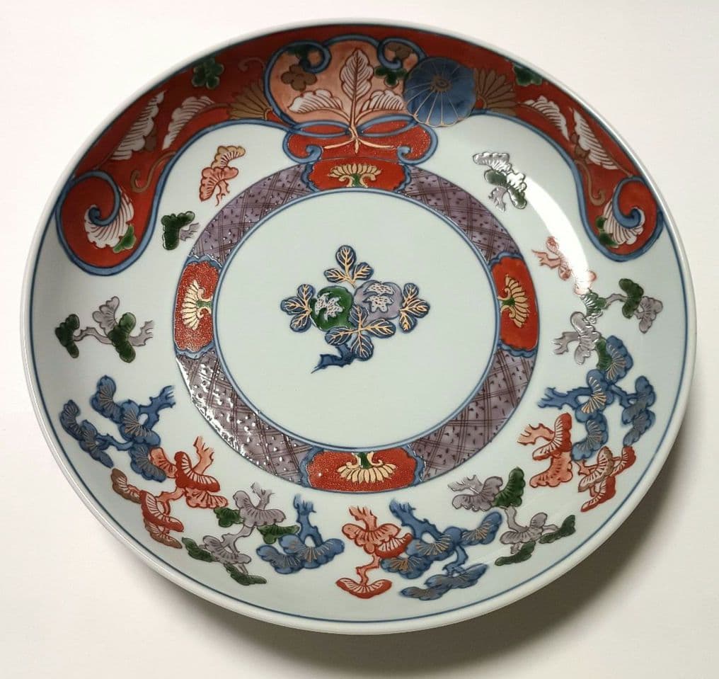 ②源右衛門窯 染錦 古伊万里風松絵 皿 2枚組