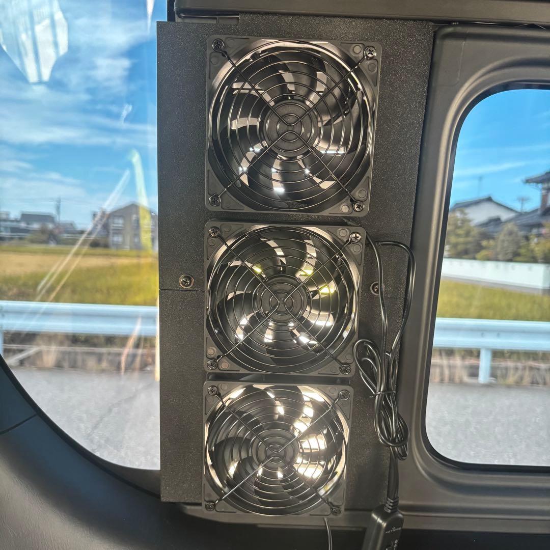 ハイエース 換気扇 ４型 〜 USBファン 3連 ルーバー 運転席側　ネット付