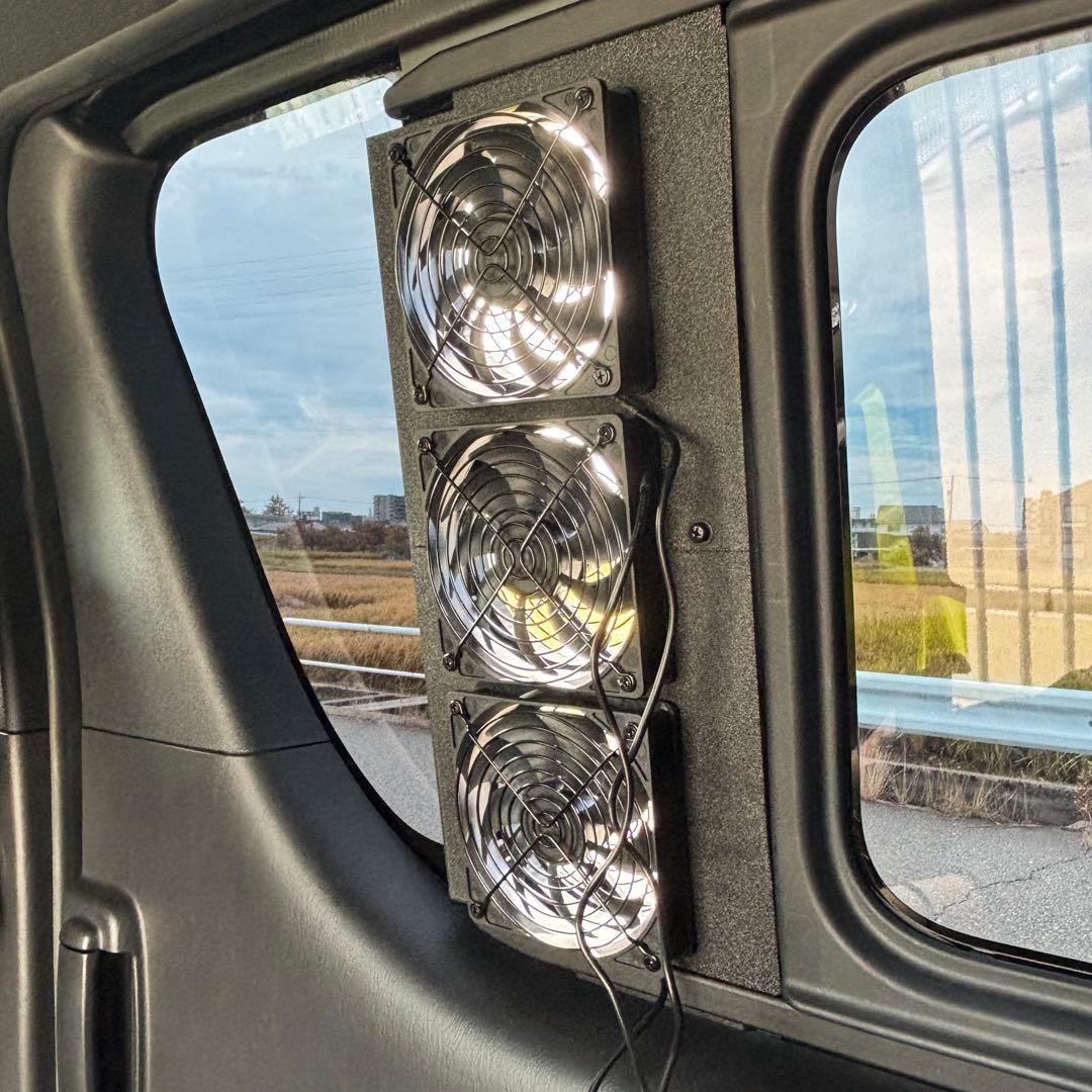 ハイエース 換気扇 ４型 〜 USBファン 3連 ルーバー 運転席側　ネット付