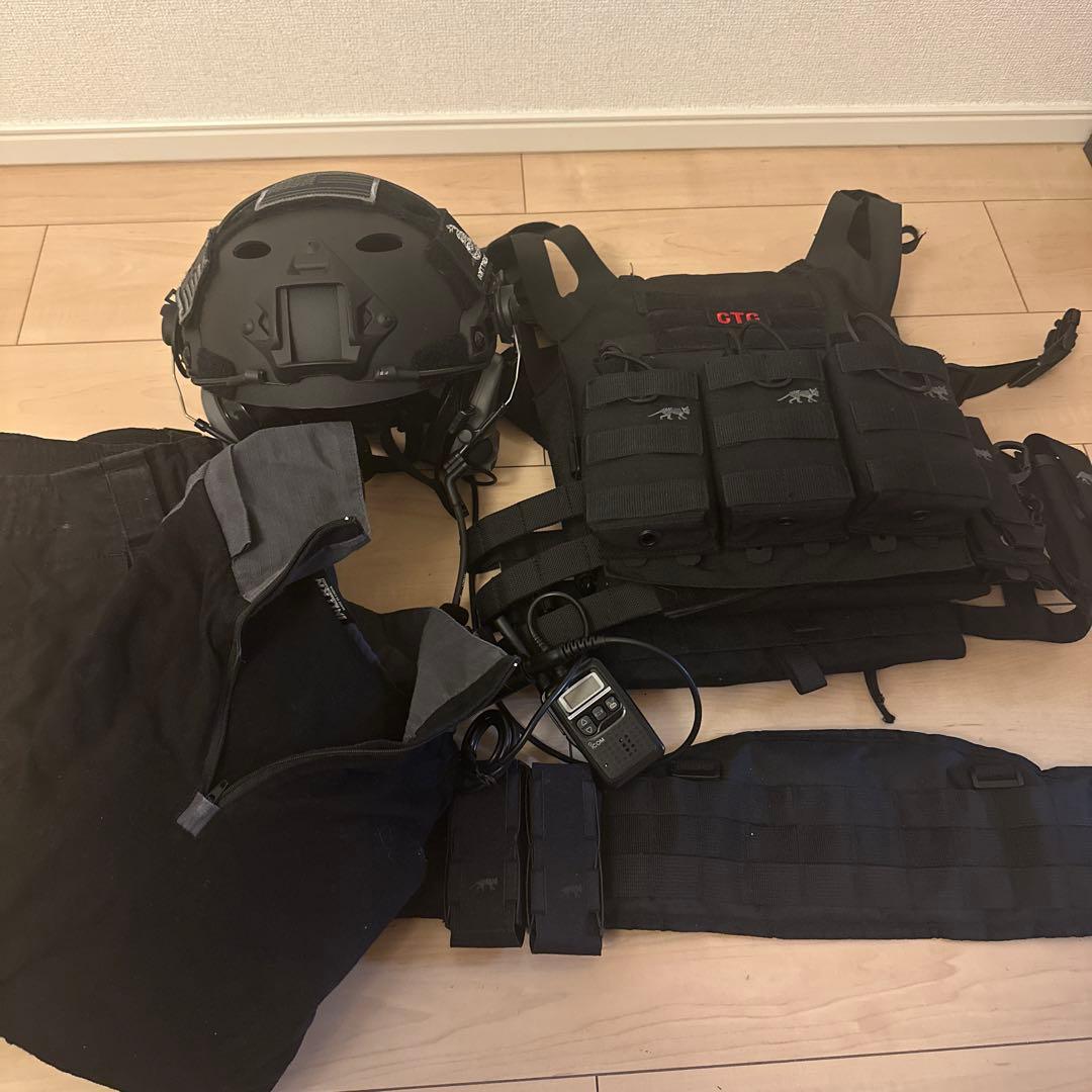 サバゲー引退品　(ベスト、上下、ヘルメット、インカム、ヘッドセット、マーカー)