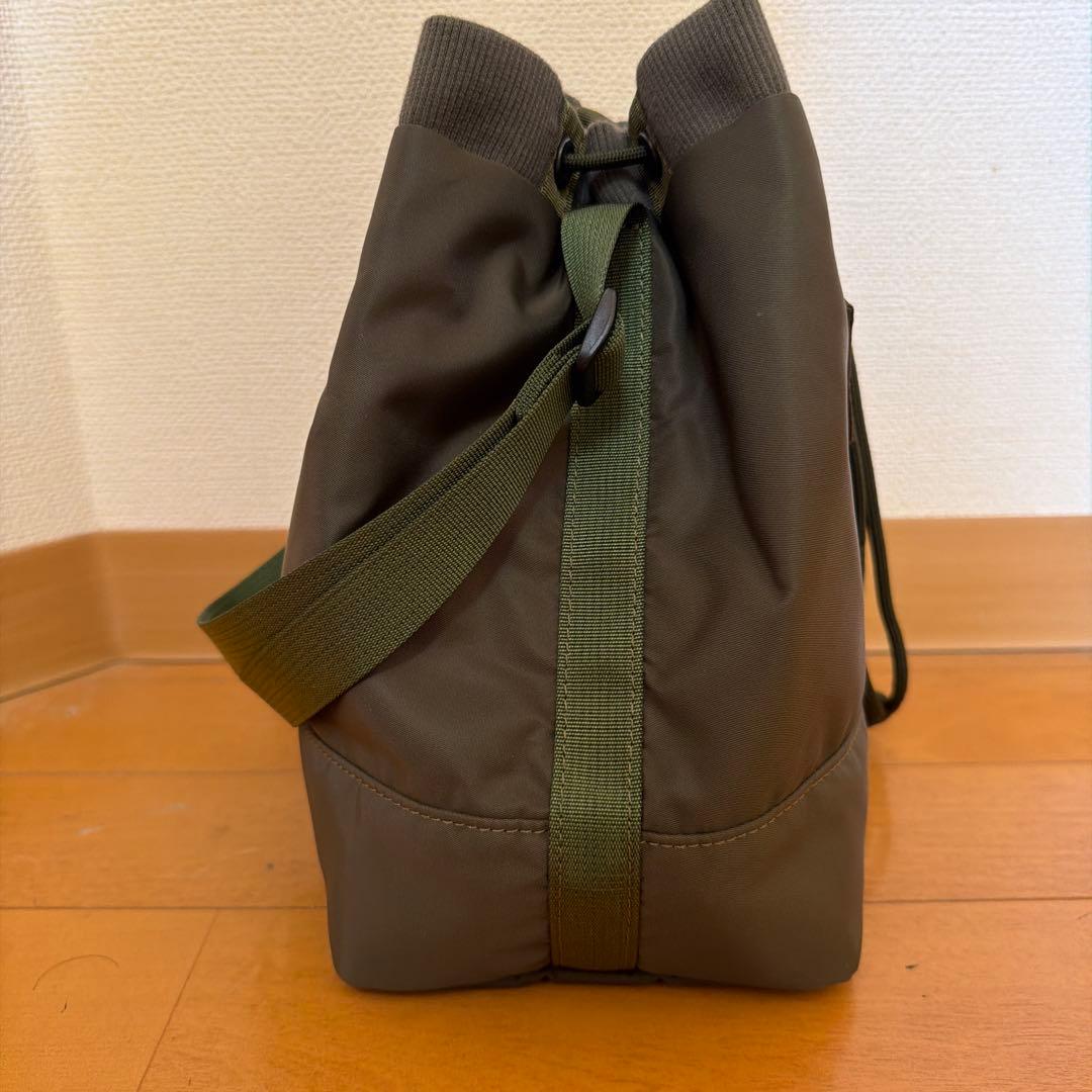 ブリーフィング　ショルダーバッグ　カーキ色　美品です