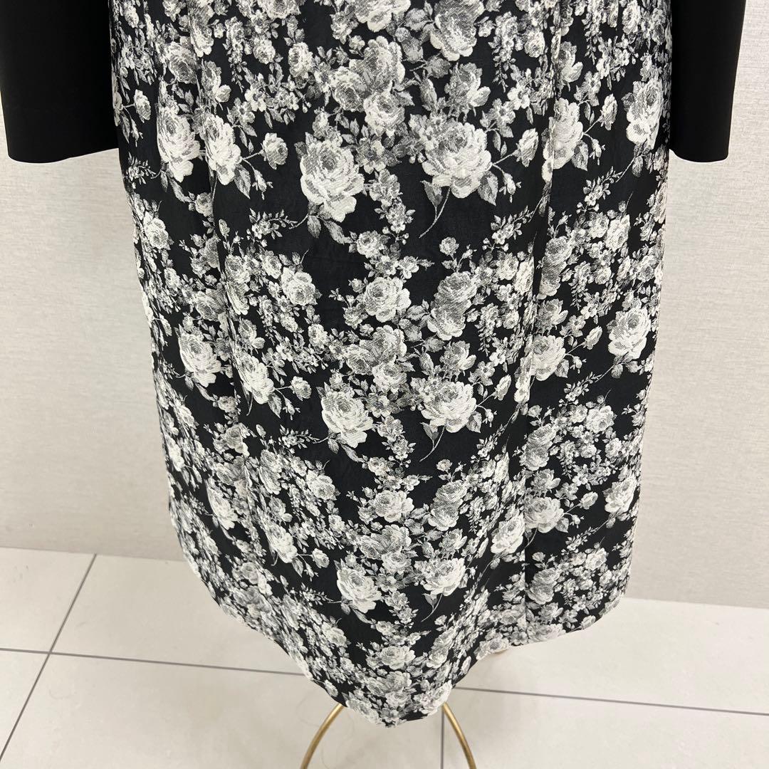 Super Beautyの黒の花柄ワンピース