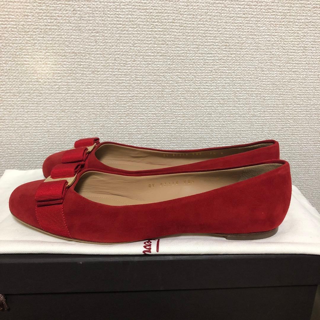 フェラガモ パンプス フラット　VARINA ￼￼71/2D