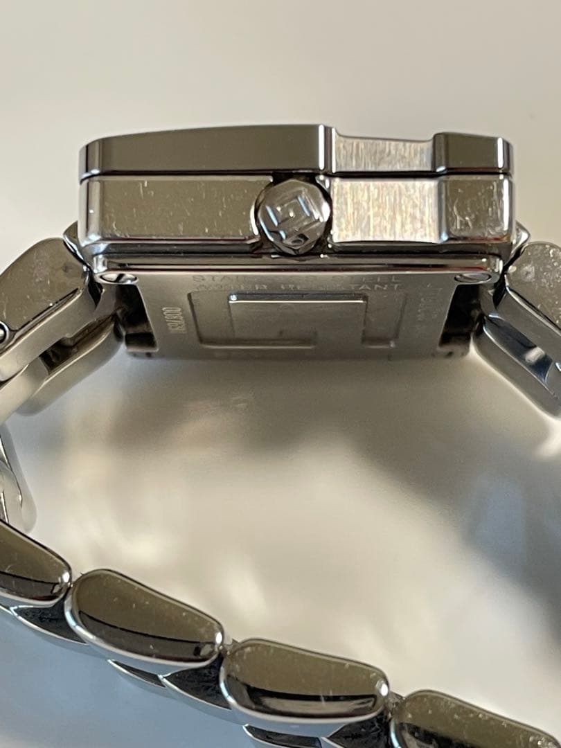 GUCCI シルバー スクエア腕時計