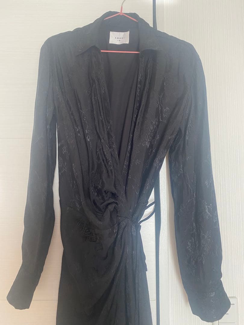 Ameri サテンジャカードフラワードレス