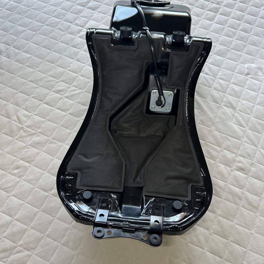 M*A様 ZZR1400 '06〜11年式 純正タンク（ブラック）