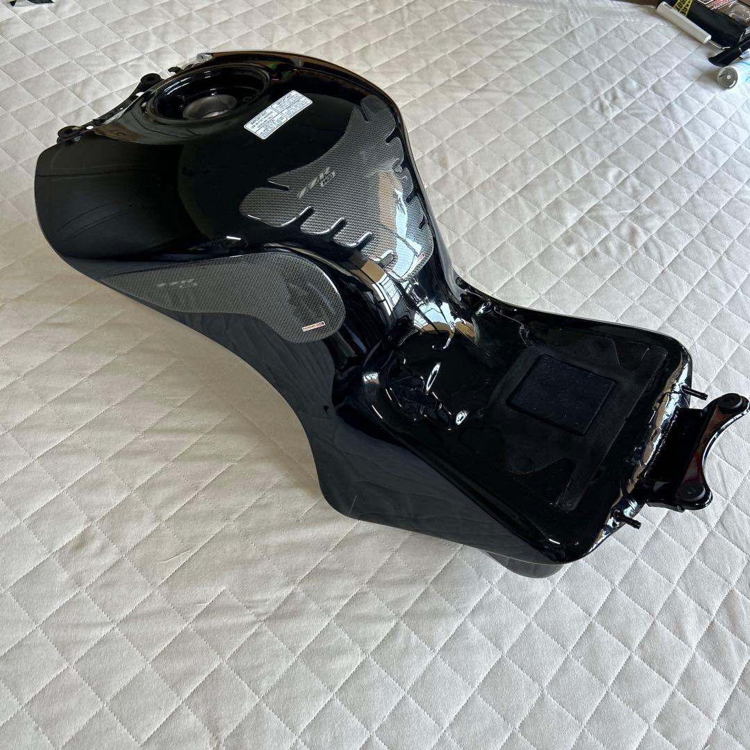 M*A様 ZZR1400 '06〜11年式 純正タンク（ブラック）