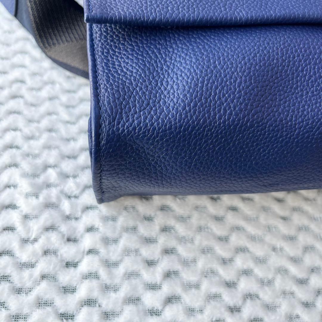 【美品】本革 470gワイドテープショルダーバッグ/イアパピヨネ ブルー