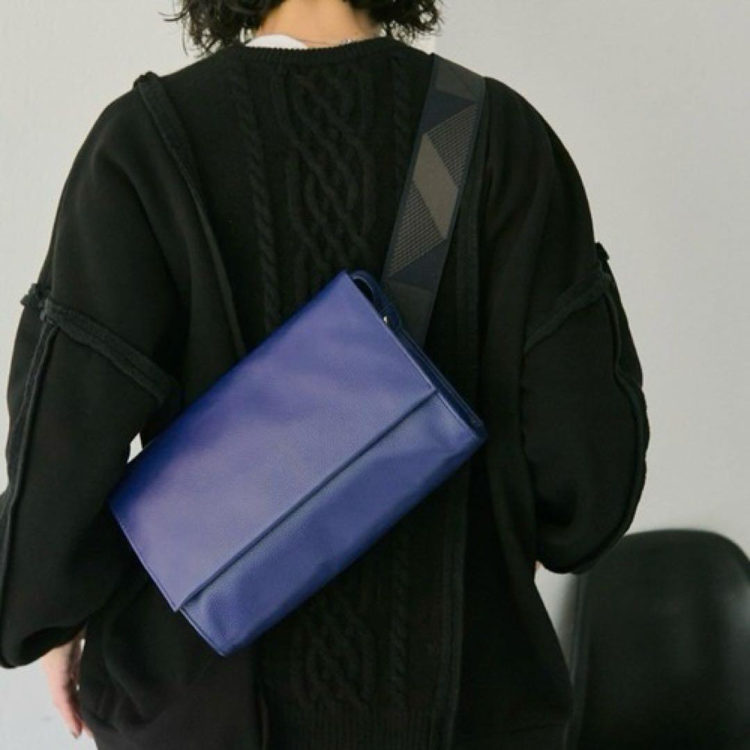 【美品】本革 470gワイドテープショルダーバッグ/イアパピヨネ ブルー